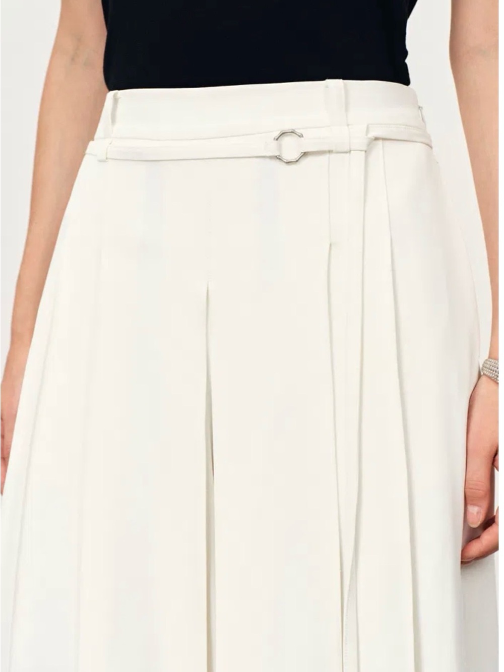 Fabrique Cream Pleated Maxi Pants with Belt Detail. Exclusively collection - Picture 3 of 9